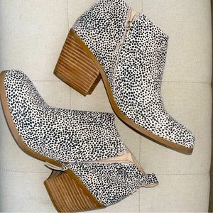 10w suede Toms Zip Wedge Booties ⭐️